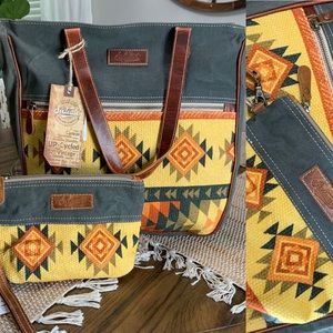 **NWT** Western Convertible Tote with Accessory Wristlet